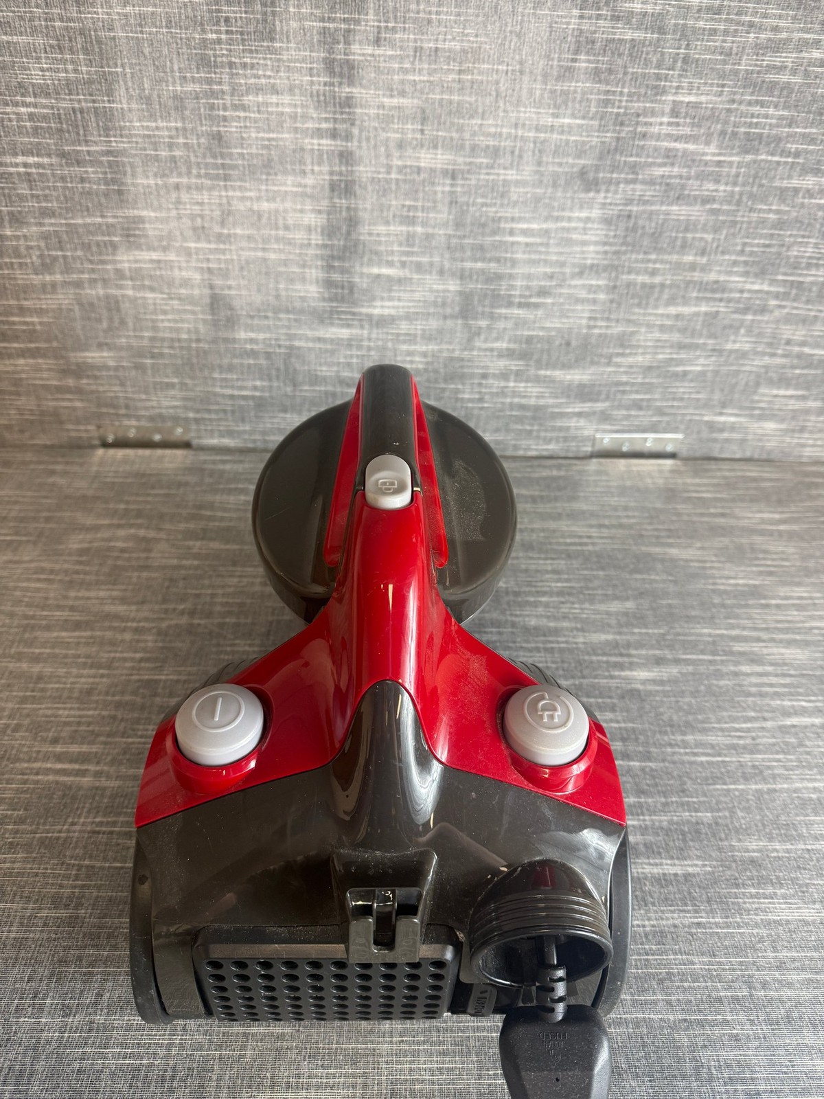 Essentials CVCG18 Canister Vacuum Cleaner 700W Red Black Compact Lightweight image 4