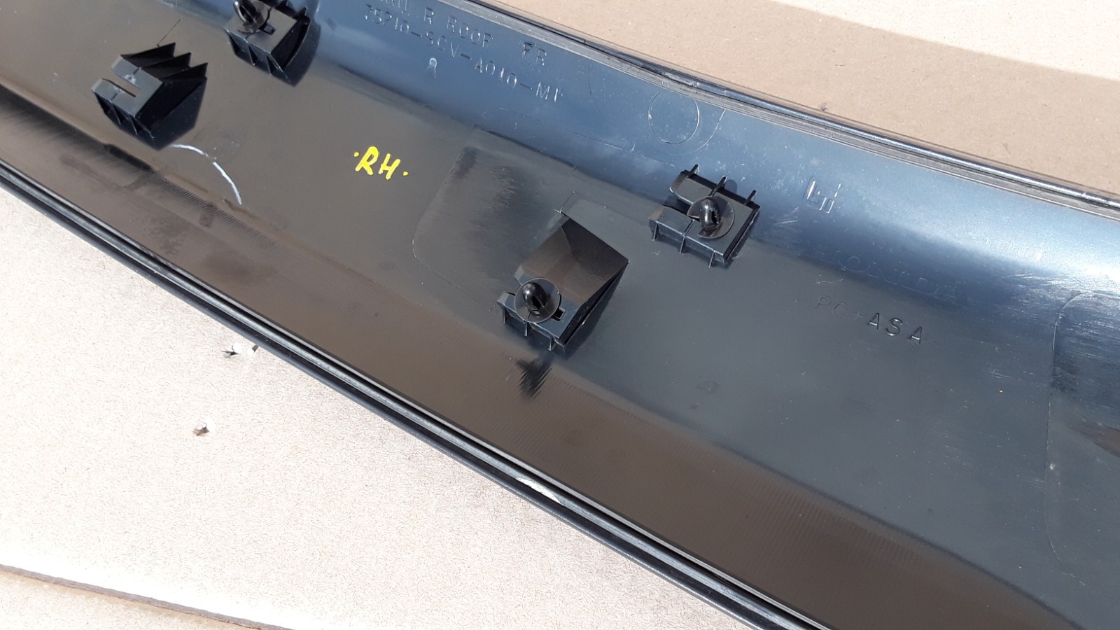 2003-2011 Honda Element Front Right  Exterior Roof Garnish Cover Panel Black OEM