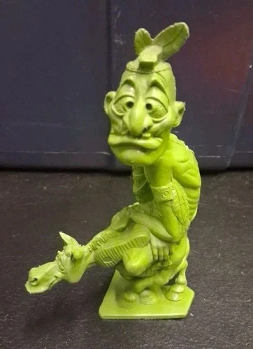 Louis Marx & Co. 1963 Nutty Mads green Chief Lost Teepee figure