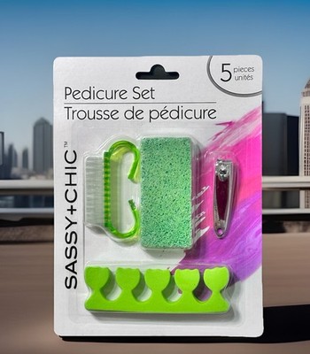 SASSY + CHIC PEDICURE 5 Piece SET GREEN BRAND NEW SEALED AWESOME FOR SUMMER 