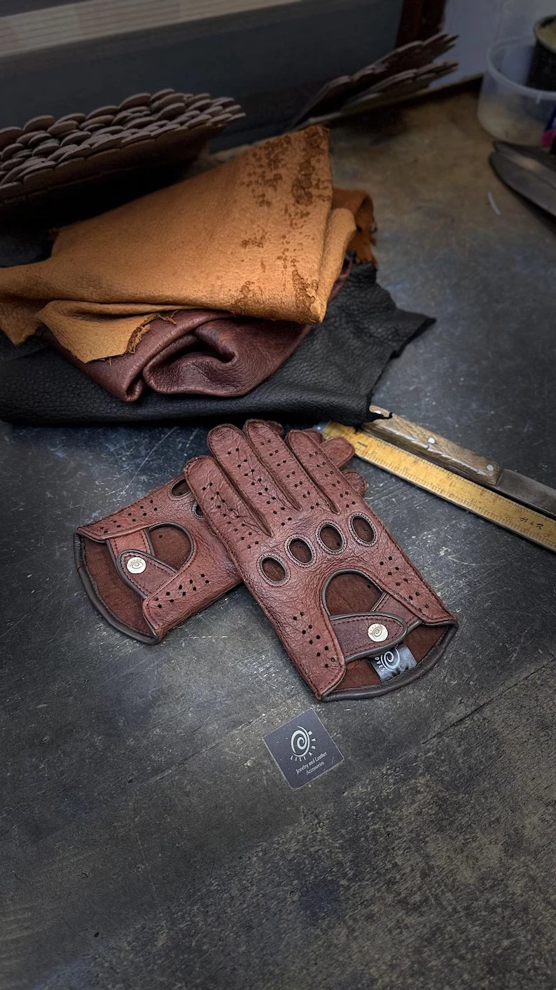Brown Peccary Driving Gloves For Men
Opens in a new window or tab