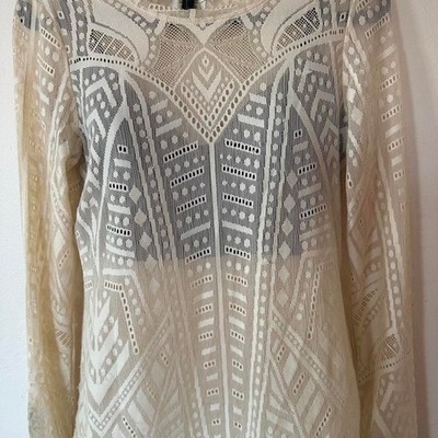 BCBGMAXAZRIA cream & white geometric lace blouse with long sleeves, size XS