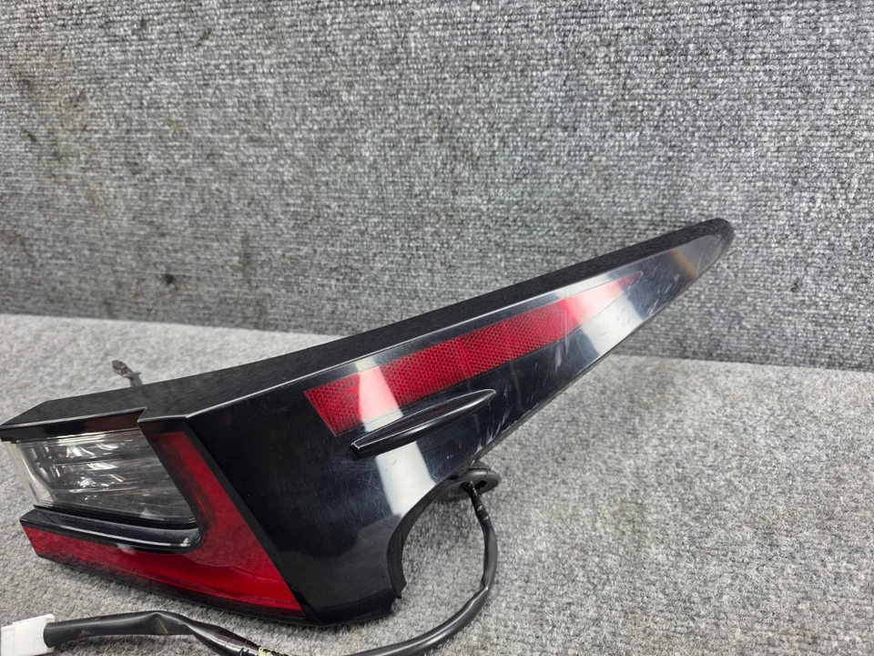 LEXUS 21-25 IS350 IS500 IS300 OEM REAR RIGHT LAMP BRAKE TAILLIGHT DAMAGE/NO LEAK - Image 3 of 4