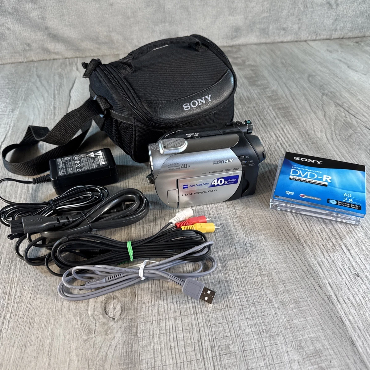 SONY Handycam Carl Zeiss 40倍ズーム Sony Hybrid 40x Zeiss Optical Zoom Handycam Untested For Parts