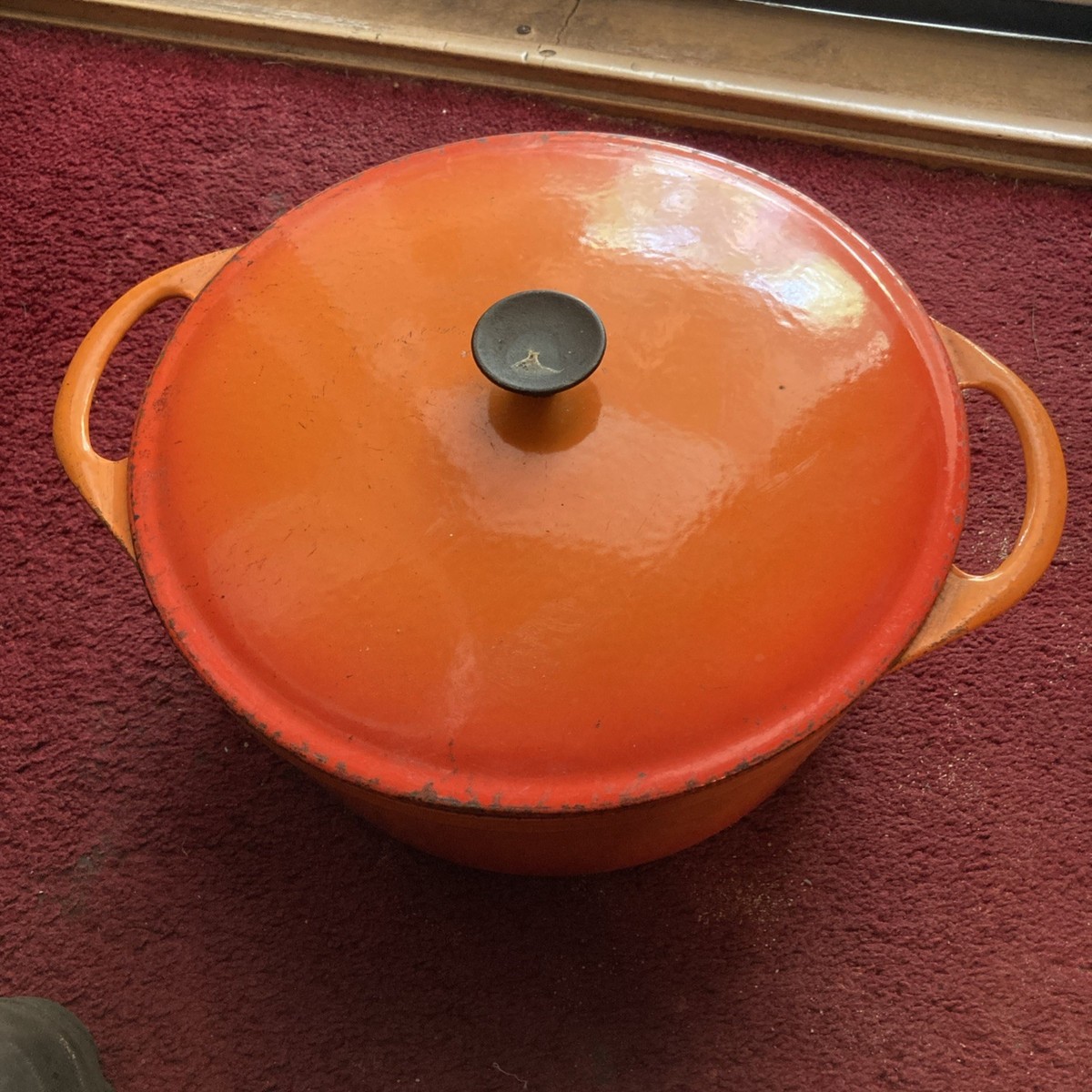 Le Creuset #28 Cast Iron Dutch Oven 7.25 qt Round Enameled Orange