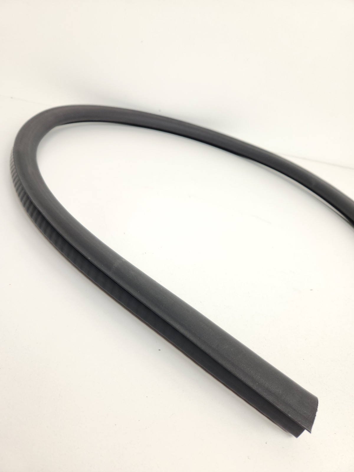 2015-2016 MCLAREN 650S SPIDER FRONT LEFT SIDE DOOR DOOR WEATHERSTRIP STRIP SEAL