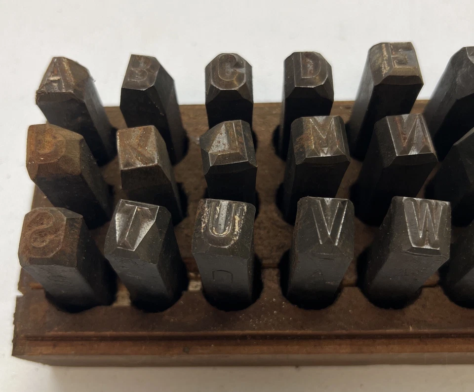 Estampillas de acero con letras de 3/8" marca Matthew’s of Pittsburgh alfabeto completo + y Foto 2 de 4