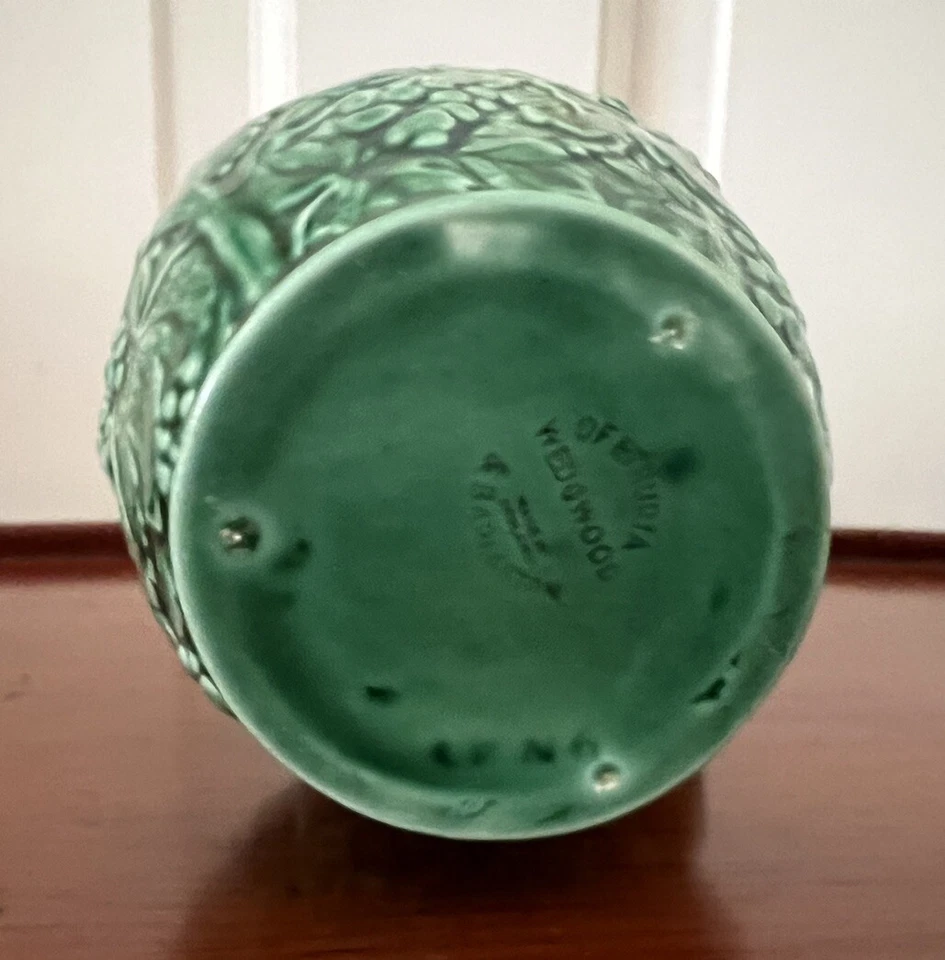 Винтажный кувшин Wedgwood Etruria & Barlaston Majolica Grape Leaf высотой 5 1/4 дюйма - Изображение 2 из 4