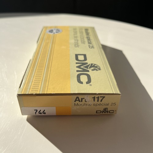 Vintage DMC 24 Skeins Box Mouline Special 25 Thread Floss #744 Pale Yellow - Picture 2 of 4