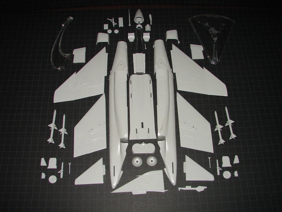 1961 ~ Aurora ~ McDonnell F4H PHANTOM `~ Complete - Image 3 of 4