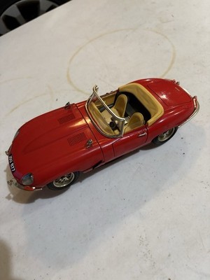 Burago 1:18 Diecast 1961 Jaguar E-Type Red Car
