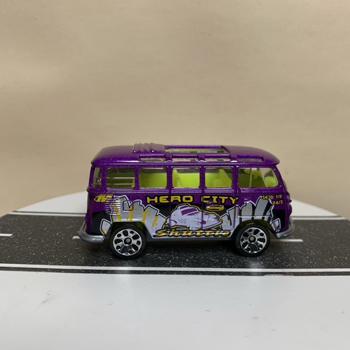 2003 Matchbox Hero City Collection Volkswagen VW Transporter Purple #45 1:58 NM - Picture 1 of 13