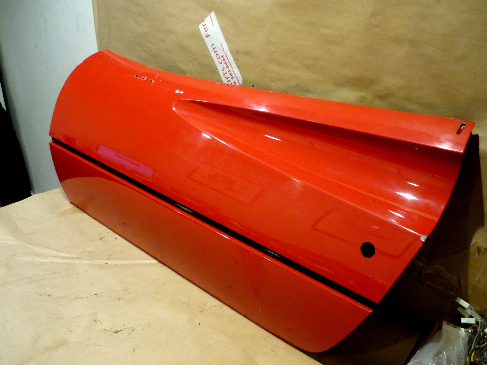 Ferrari 308 GTS USA - LH Door -Red- P/N 60348109