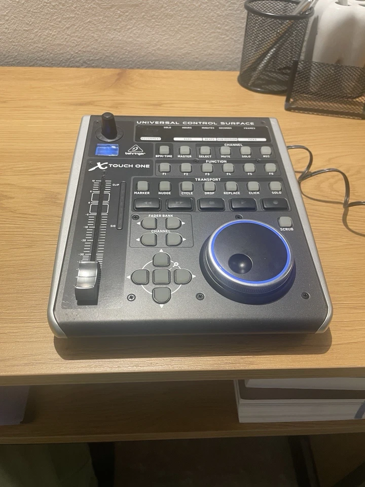 BEHRINGER X-Touch One - SUPERFICIE DI CONTROLLO UNIVERSALE CON FADER MOTORIZZATO - Immagine 4 di 4