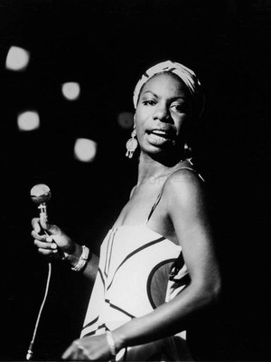 Foto Nina Simone auf der Bühne beim Jazzfestival in Juan, Antibes 1965 - 15x20