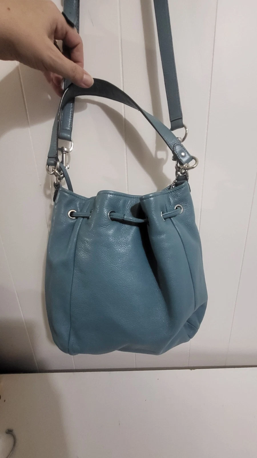 Borsa a tracolla Coach 27003 Avery Robin's Egg in pelle turchese con coulisse secchiello