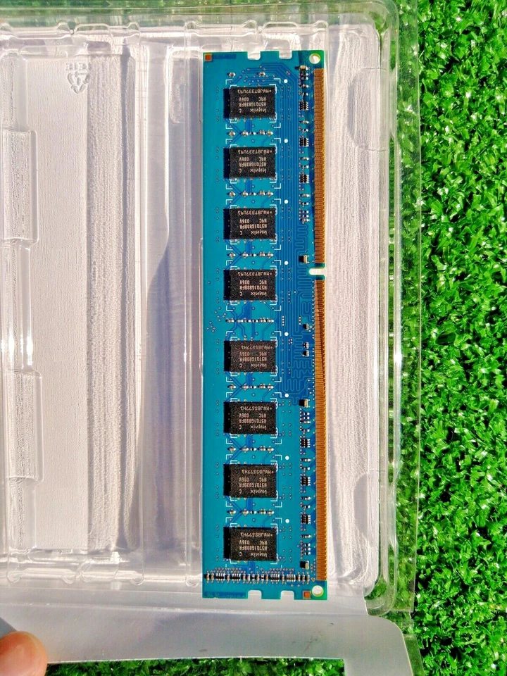One 2 GB 1x Hynix 2GB 2Rx8 PC3-10600S-9-10-F2 Computer Memory Unused in Box - Image 2 of 3