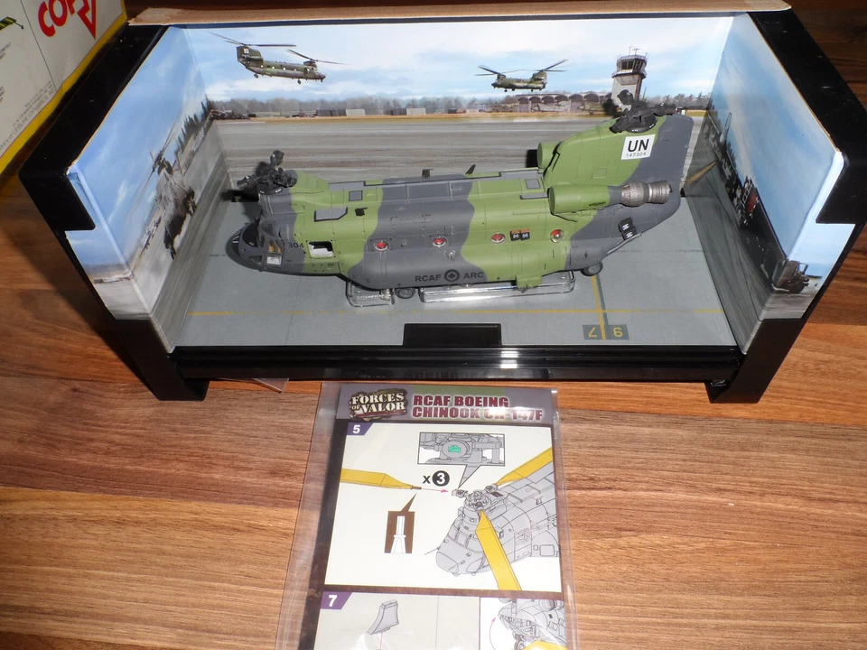 Forces of Valor 1/72 Scale 821005C-2 - RCAF Boeing Chinook CH-147F - Bild 2 von 4