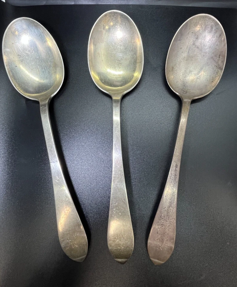 Lote de tres (3) cucharas grandes para servir Faneuil de plata esterlina de Tiffany & Co. Foto 2 de 4