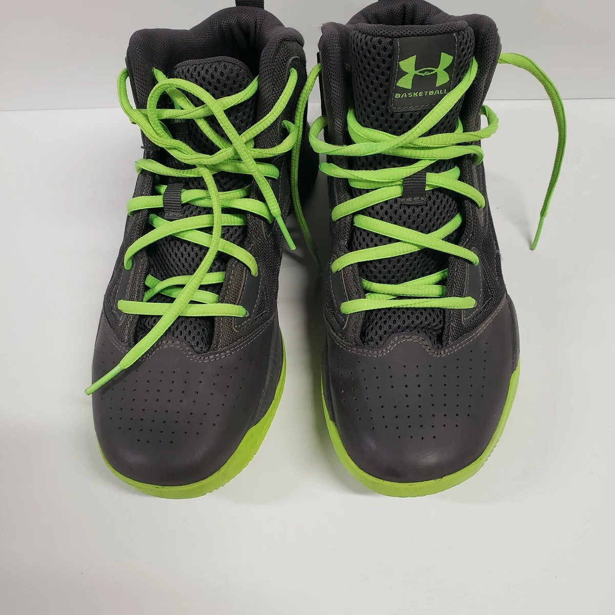Grade school under hot sale armour basketball shoes