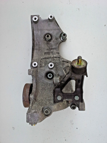 Audi A4 8E B6 Halter Motor Halterung Lichtmaschine 06D903143C