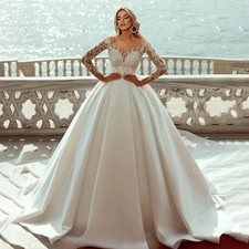 Elegant Long Sleeve Wedding Dresses Sweetheart Beaded Satin Ball Gown Princess