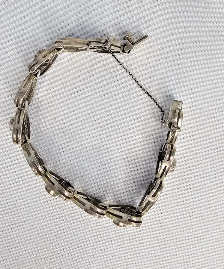 vintage 925 Sterling Heart Shaped Garnet and Marcasite Bracelet - Image 4 of 4