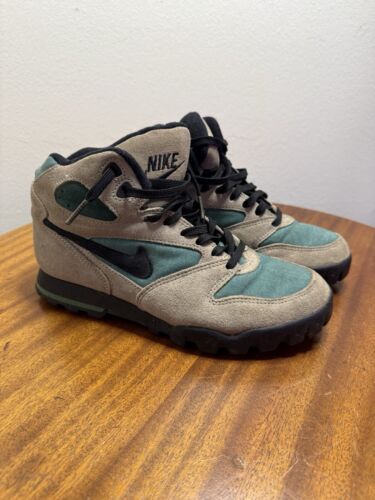 Vintage 1990’s Nike Women’s Boots- Size 8