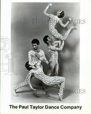 Press Photo Members of The Paul Taylor Dance Company - afx13024 Press Photo Members of The Paul Taylor Dance Company - afx13024