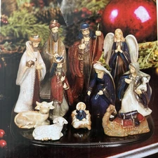 Kirkland's Glazed Nativity Set 11 Pieces w wood base Christmas Jesus BEAUTIFUL!!