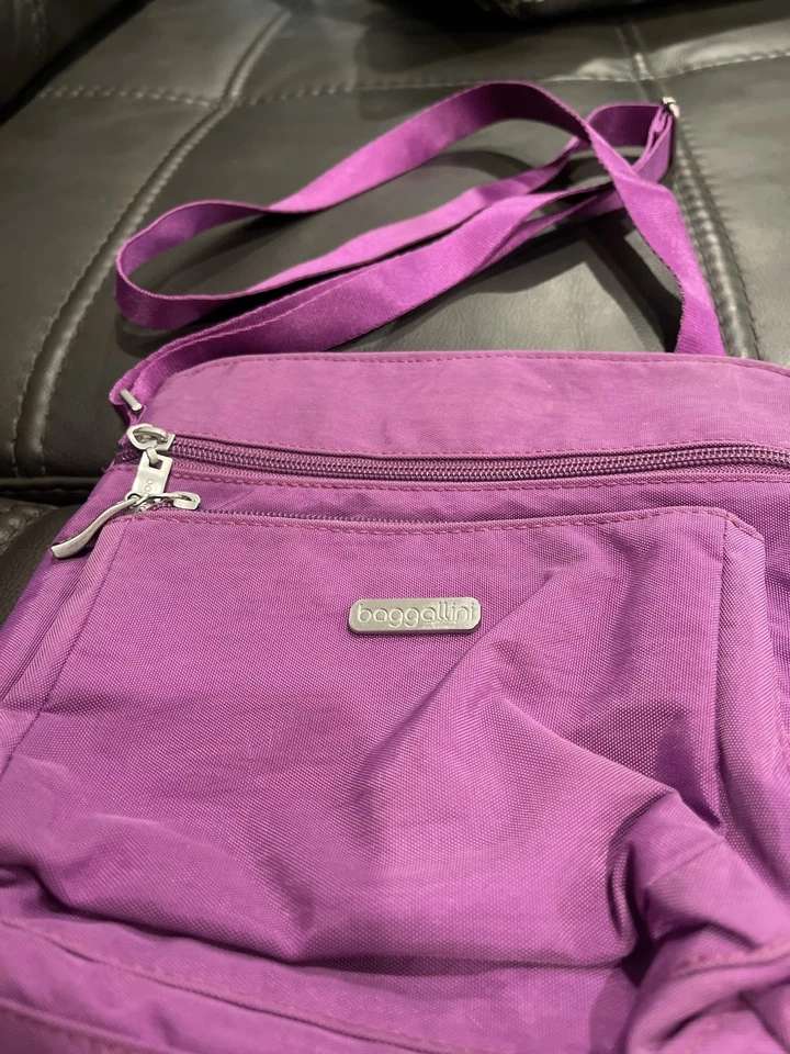baggallini Rosa Morado Fushia Monedero Bolso de Viaje Hombro Bandolera Foto 2 de 4