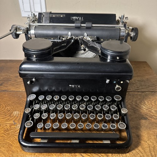 Antique Royal Model H typewriter 1937-40 Fair/Good Condition. Works.