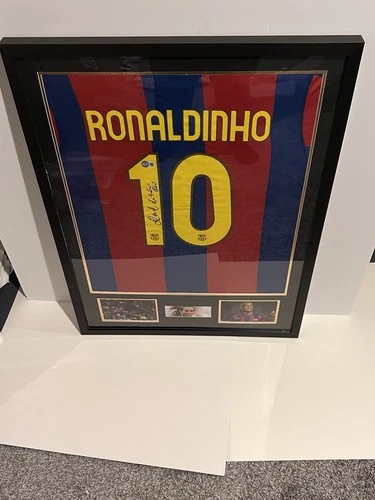 FC Barcelona Ronaldinho Signed Jersey Beckett Authenticated Soccer