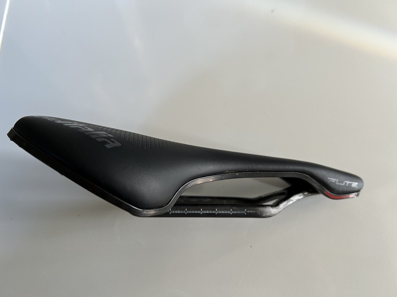SELLE ITALIA FLITE BOOST – SUPERFLOW – KIT CARBONIO RAILS – ROAD SADDLE