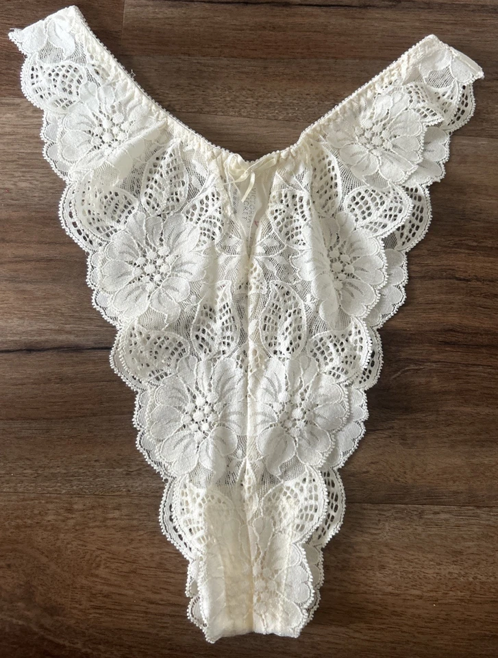 Bragas Vintage Victoria’s Secret Marfil Talla L Floral Encaje Corte Alto Tanga Nuevas con Etiquetas Años 90 Foto 2 de 4