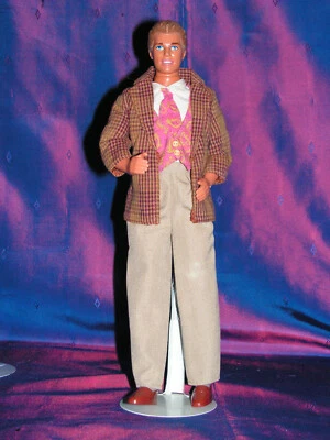 KEN n° 3149 SPARKLE SURPRISE 1991 avec FASHION AVENUE 1991 - Photo 1/4