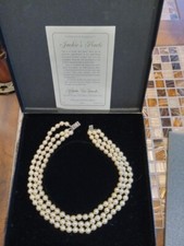FRANKLIN MINT JACKIE KENNEDY PEARLS NECKLACE AND BRACLET