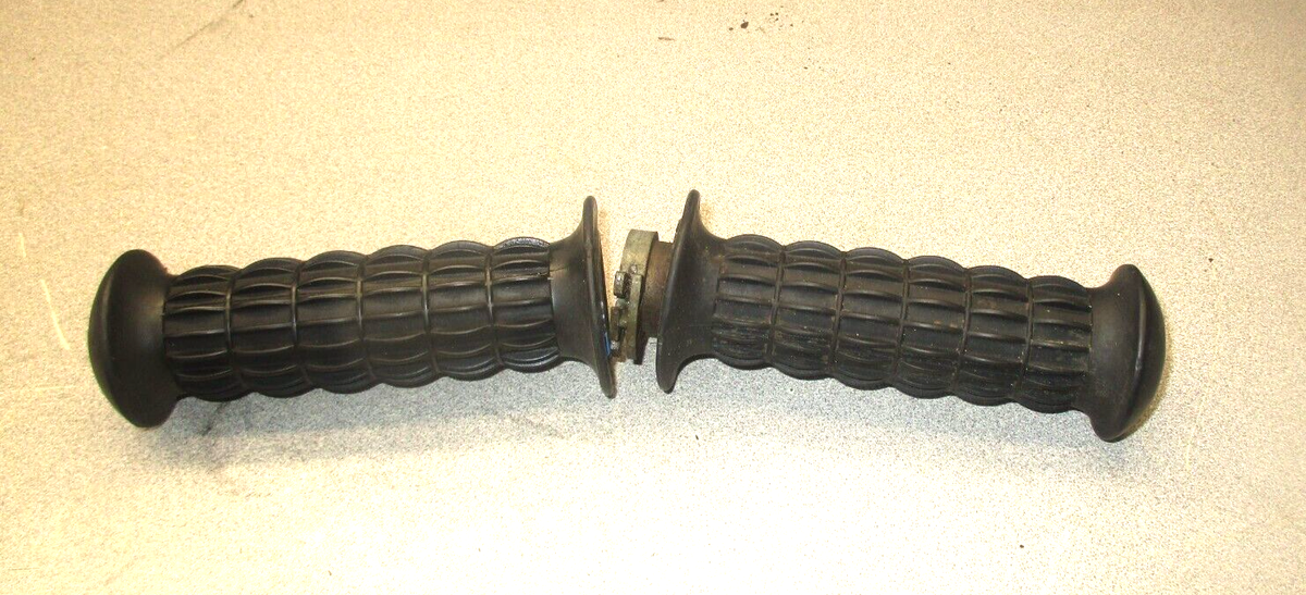 KAWASAKI Z 1 900 1973-77 RIGHT GRIP W/ TWIST 46019-025 LEFT GRIP