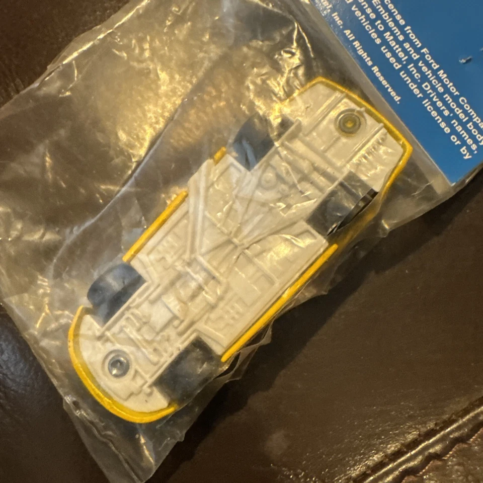 Hot Wheels 2002 NASCAR #22 CAT Intrepid - Image 4 of 4