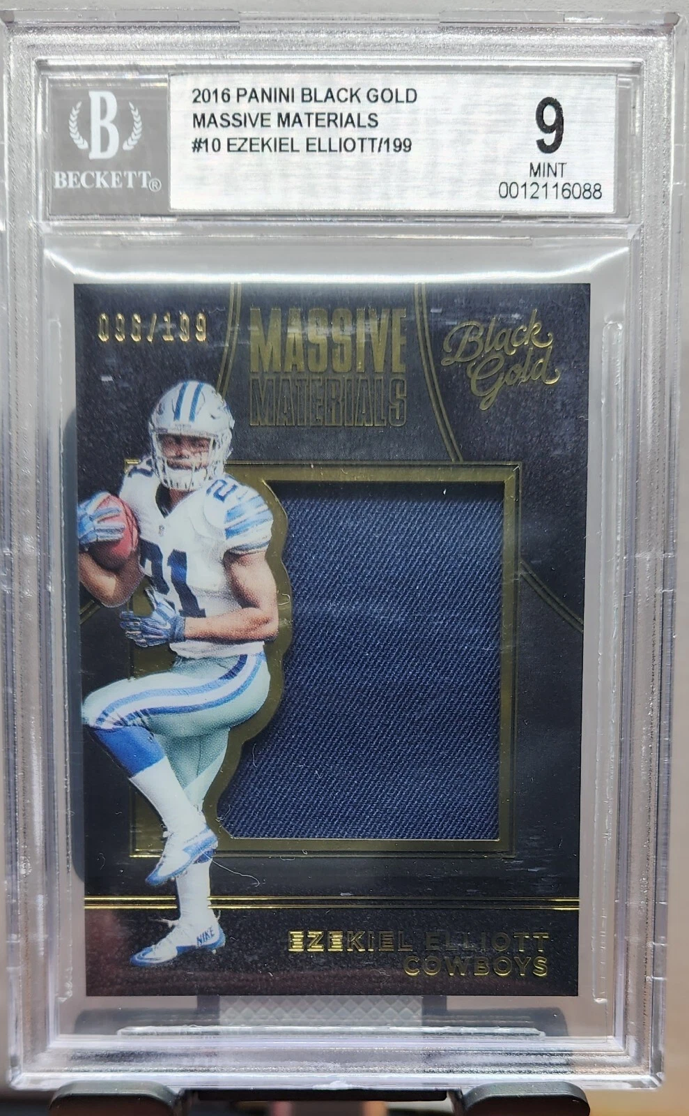 Ezekiel Elliott Panini Black Gold Massive Materials #10 Base