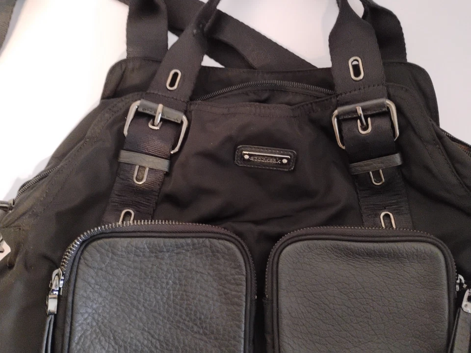 Bolsa de pañales StorkSak London Alexa Premium negra de nailon y cuero Foto 4 de 4