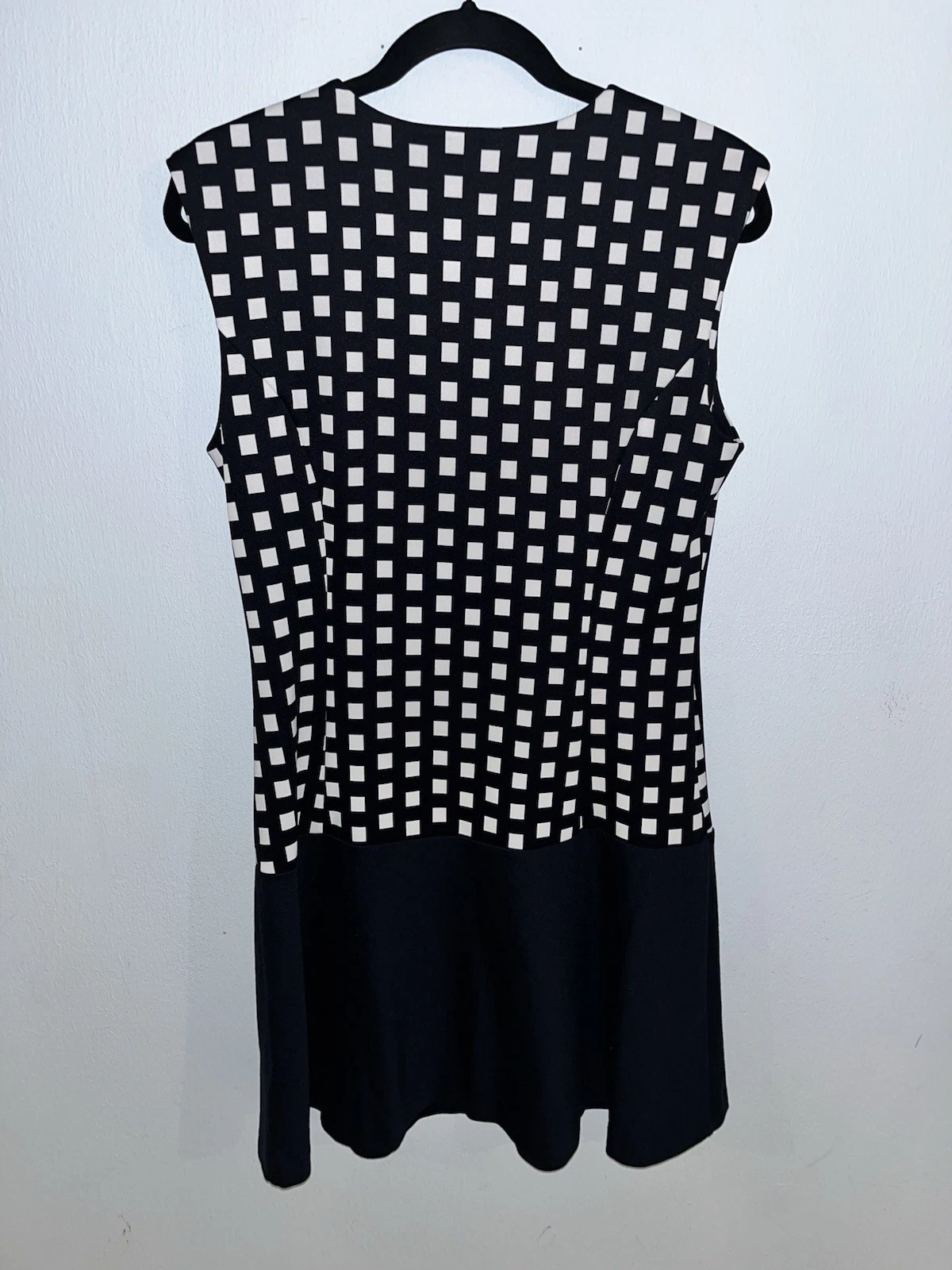 ABITO MIDI MICHAEL MICHAEL KORS BIANCO E NERO A QUADRI CON ZIP DAVANTI. 10