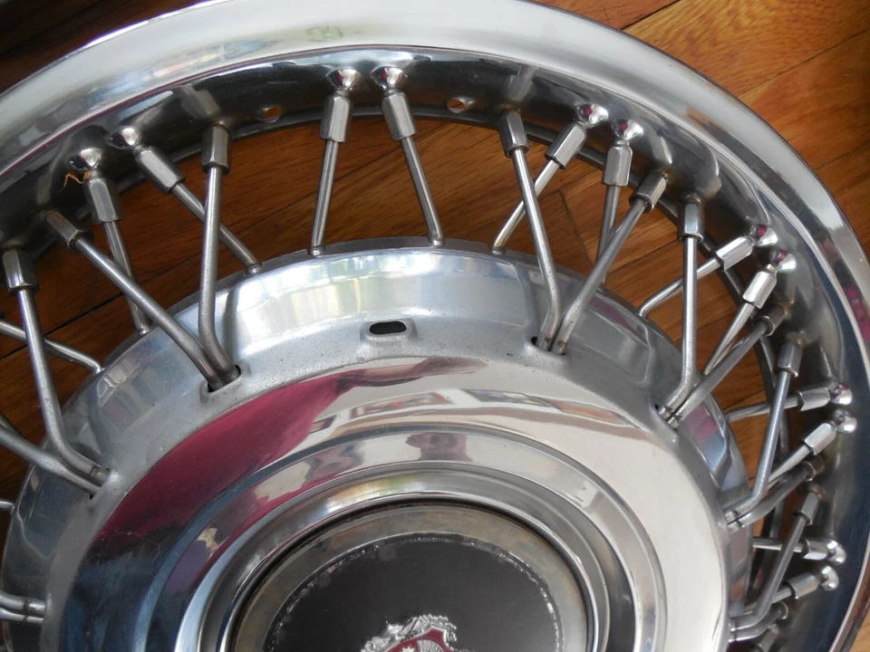 4, Oldsmobile Toronado 1986 1987 15" OEM radios de cable tapacubos cubierta de rueda con 3 centavos Foto 3 de 4