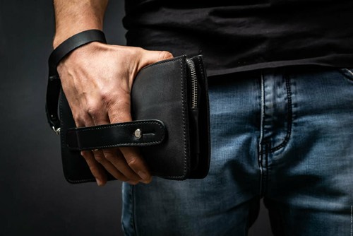 Pochette da uomo in pelle di colore nero, marrone, marrone scuro - Foto 9 di 24