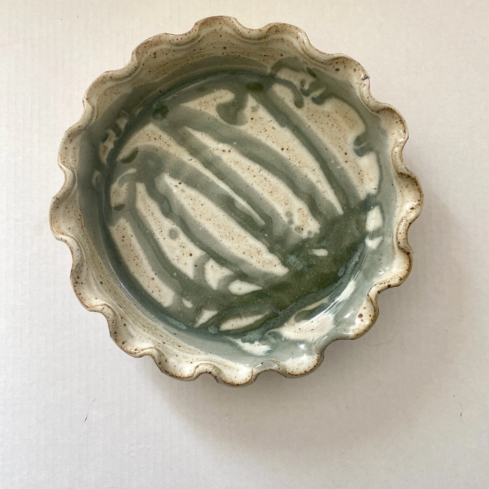 Gail Turner Mill Stone Pottery Open Casserole Pie Dish 10.5" Ruffled Edge EUC
