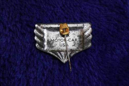 Vintage Buick Metal Hat Lapel Pin Accessory Crest Logo - Picture 2 of 3