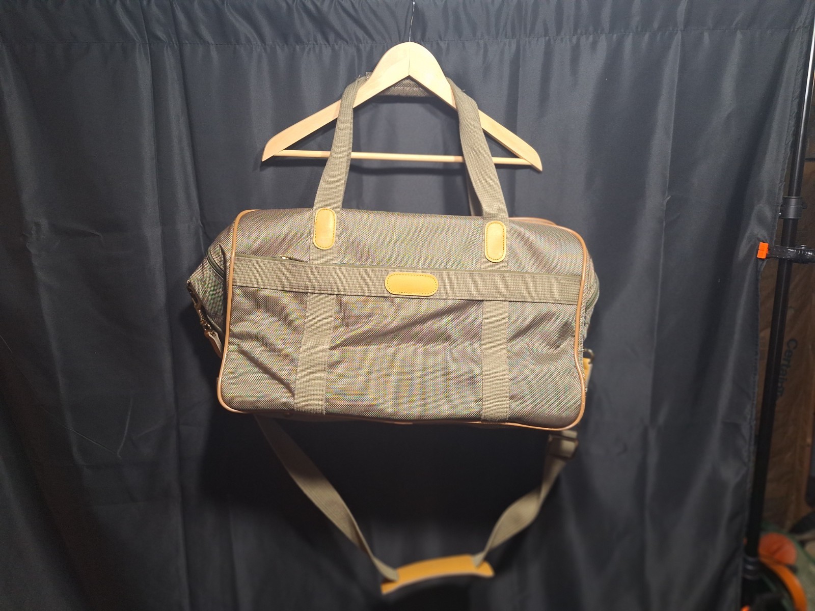 . 21 In With Multiple Zippers & Dividers