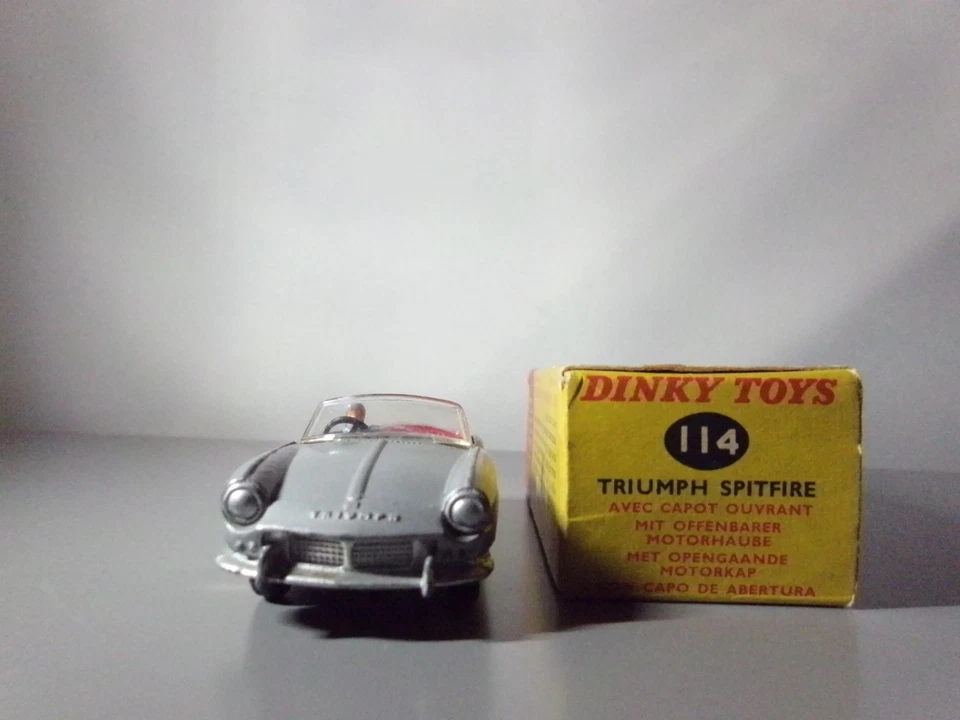 Dinky Toys.  Triumph  spitfire  scala 1/43 made in England - Immagine 2 di 4