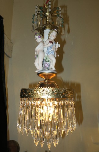 Lampadario uccellino cherubino porcellana vintage baldacchino plafoniera ottone tole cristallo - Foto 10 di 11