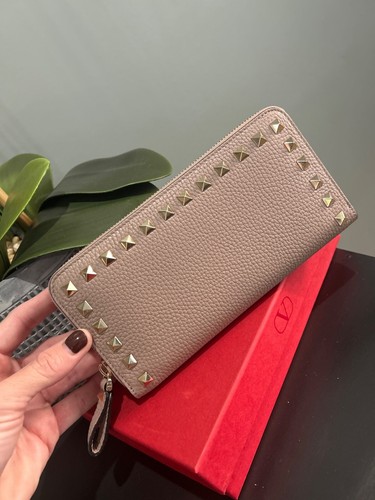 Valentino Garavani Rockstud Zipper Zip Around Wallet Beige - Picture 8 of 11